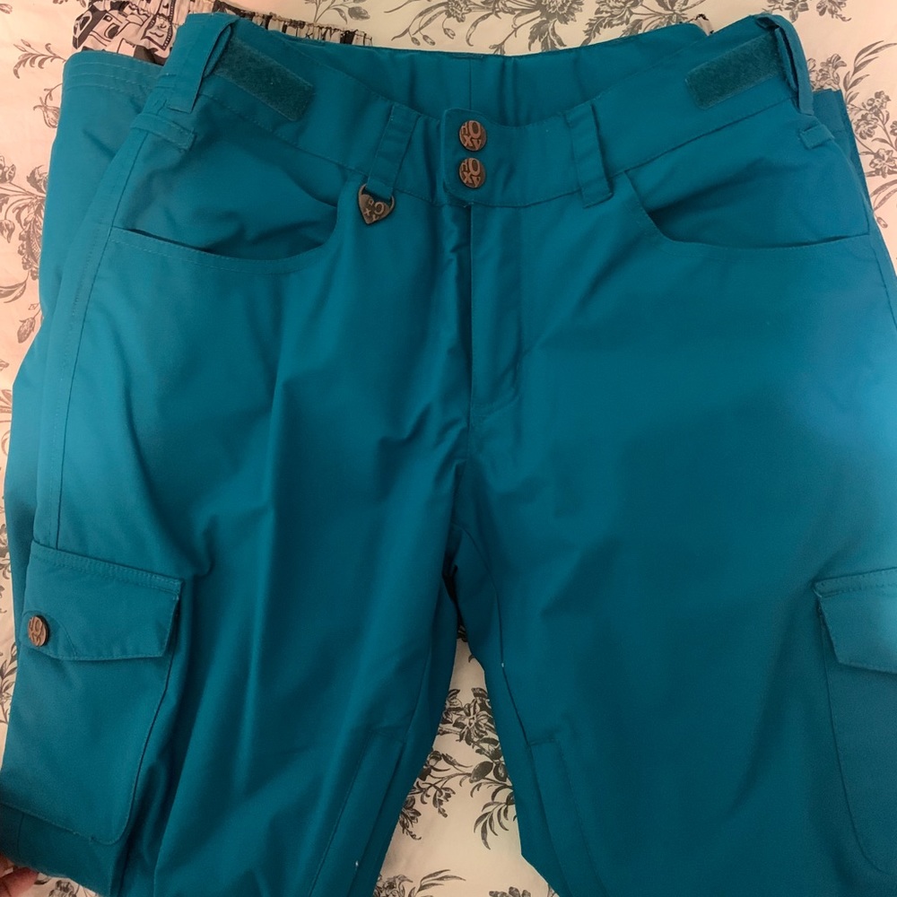 Teal colored Roxy snow pants. - Picture 3 of 4